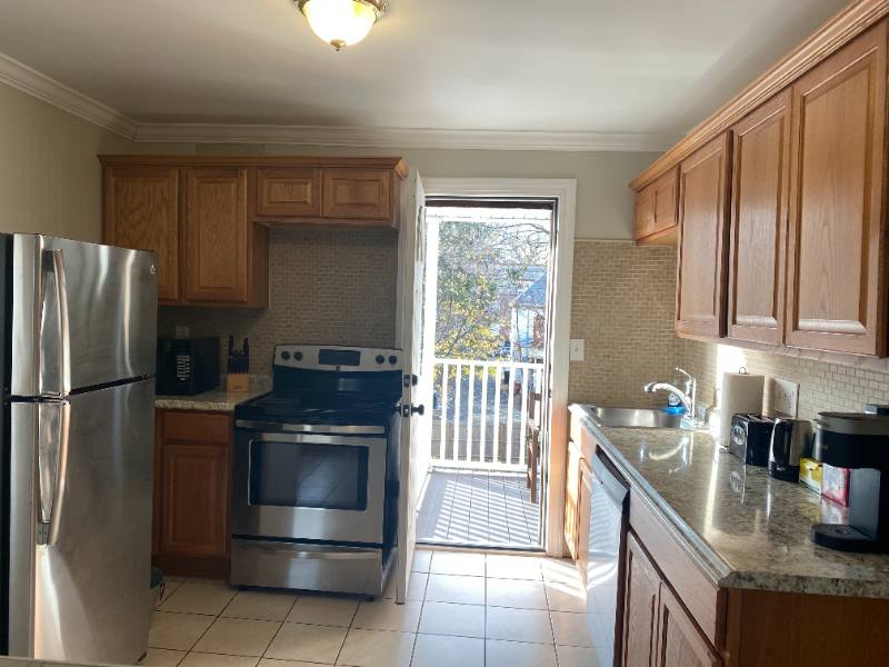Apartment for rent at 105-107 Evergreen Ave #2, Hartford, CT 06105