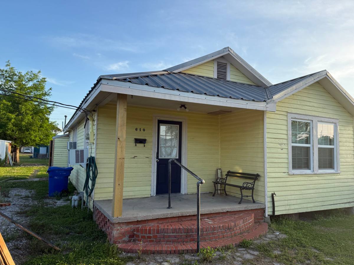 House for rent at 610 Sycamore St, Thibodaux, LA 70301