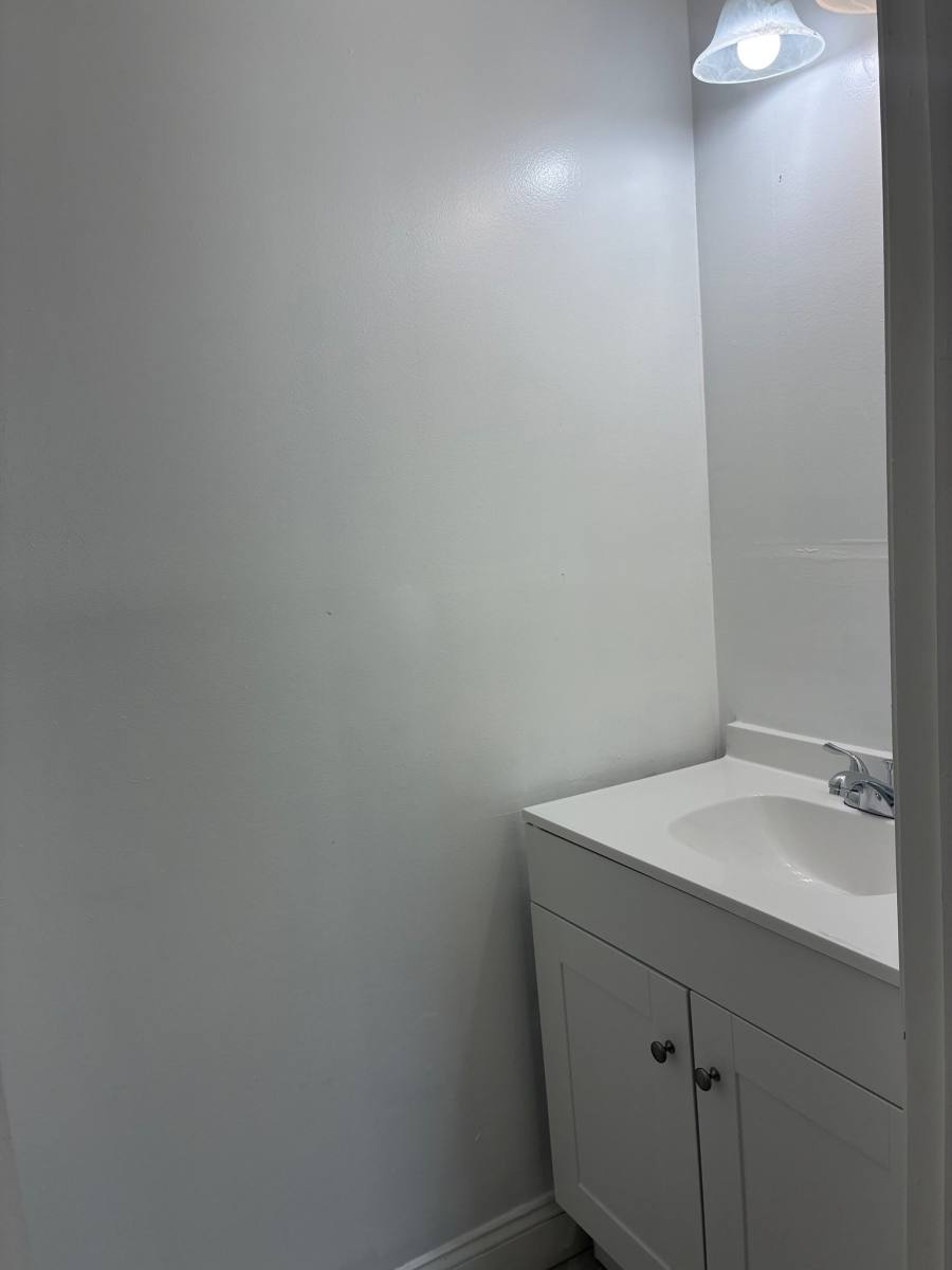 Townhouse for rent at 425 Oakwood St SE, Washington, DC 20032