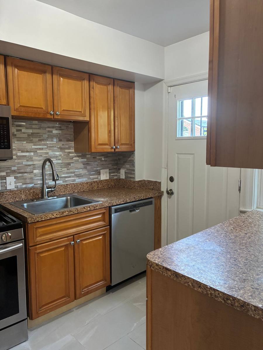 Townhouse for rent at 425 Oakwood St SE, Washington, DC 20032