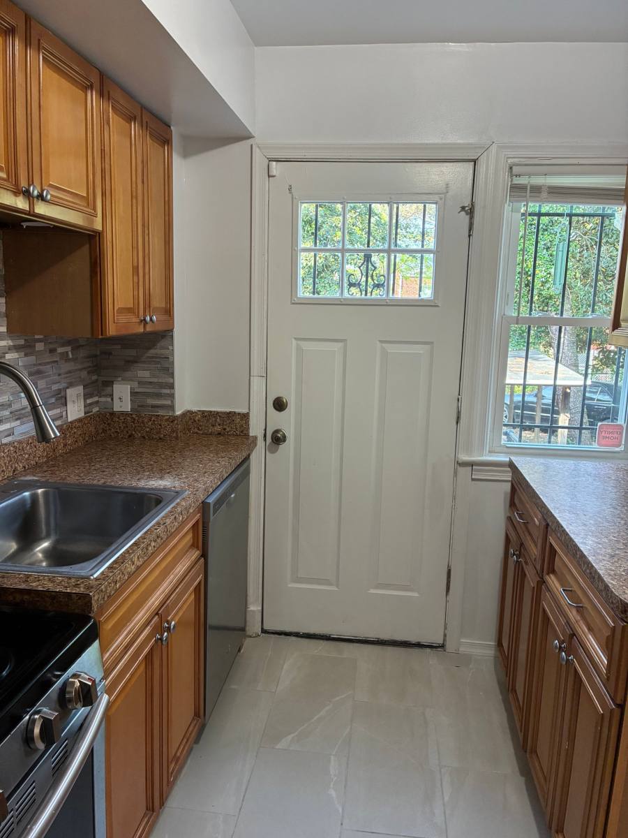 Townhouse for rent at 425 Oakwood St SE, Washington, DC 20032