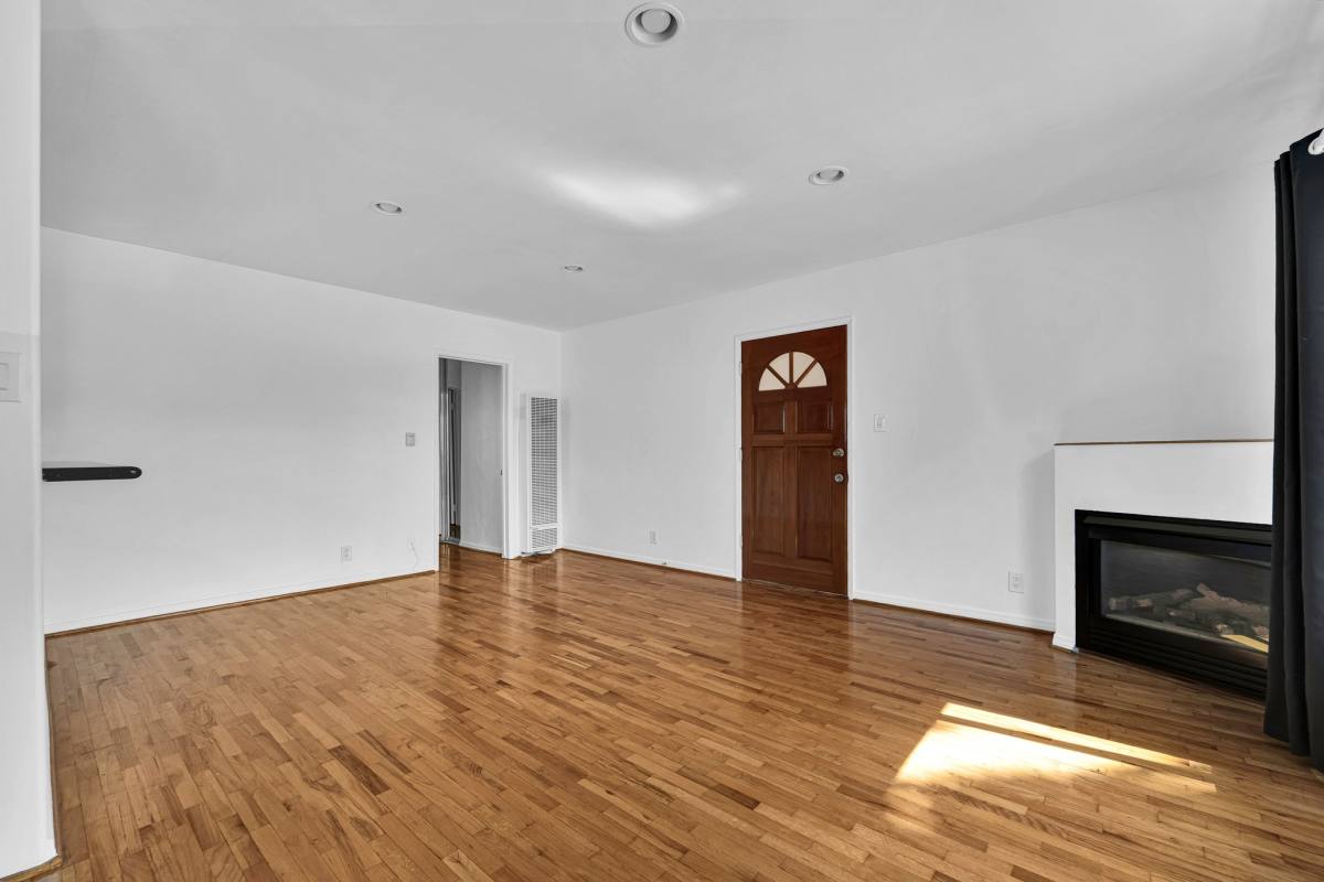 Apartment for rent at 1025 Idaho Ave #6, Santa Monica, CA 90403