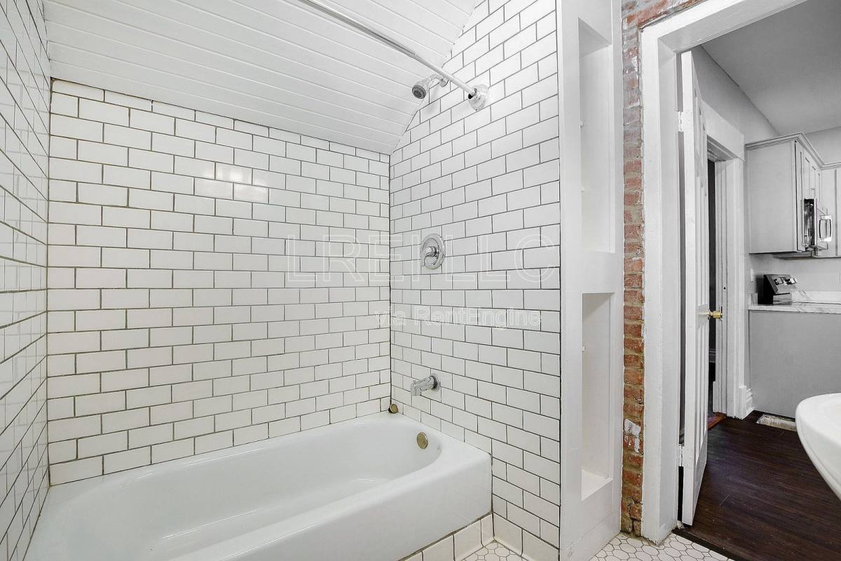 Apartment for rent at 1661 Story Ave #1, Louisville, KY 40206