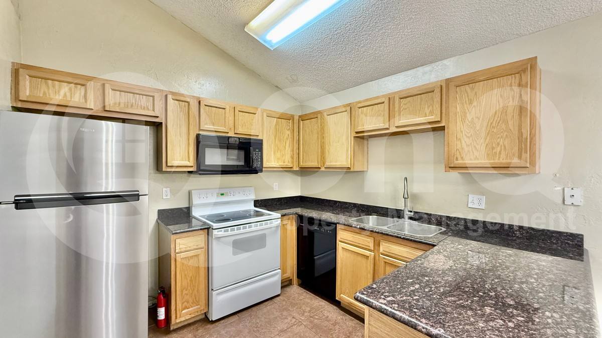 House for rent at 11014 N 81st Ave, Peoria, AZ 85345