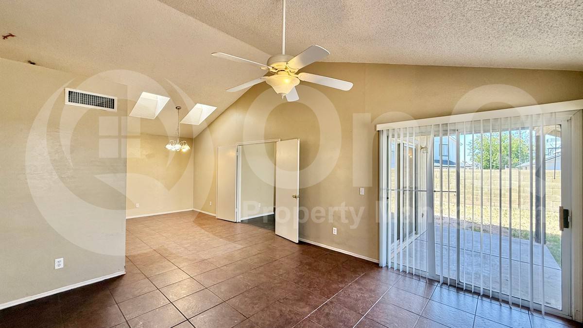 House for rent at 11014 N 81st Ave, Peoria, AZ 85345