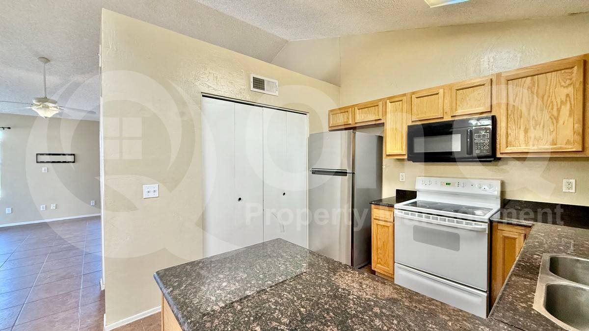 House for rent at 11014 N 81st Ave, Peoria, AZ 85345