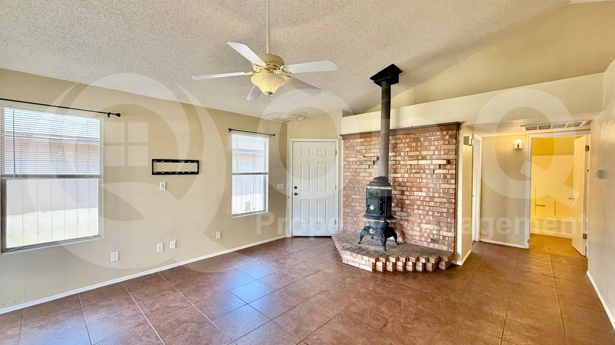 House for rent at 11014 N 81st Ave, Peoria, AZ 85345