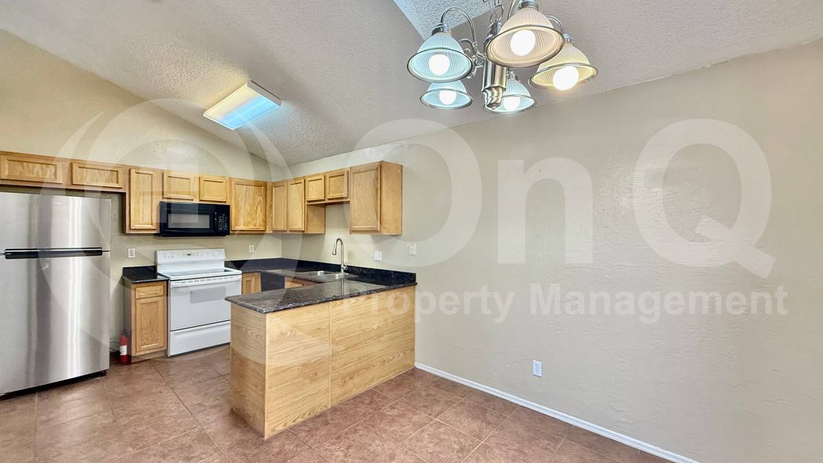 House for rent at 11014 N 81st Ave, Peoria, AZ 85345