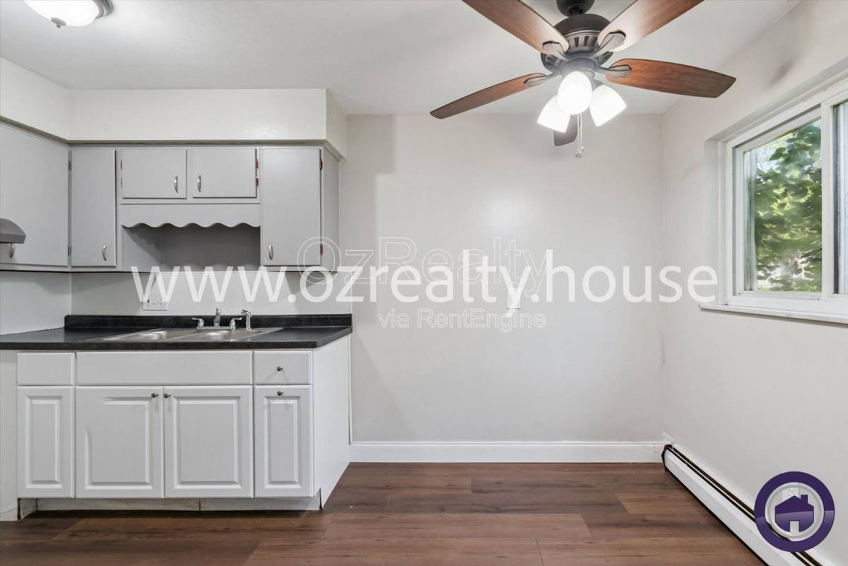 Apartment for rent at 1733 Christian Ave #2, Toledo, OH 43613