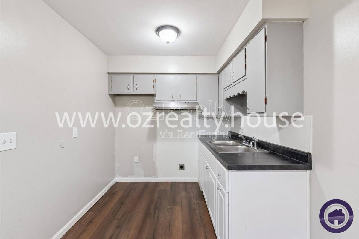 Apartment for rent at 1733 Christian Ave #2, Toledo, OH 43613