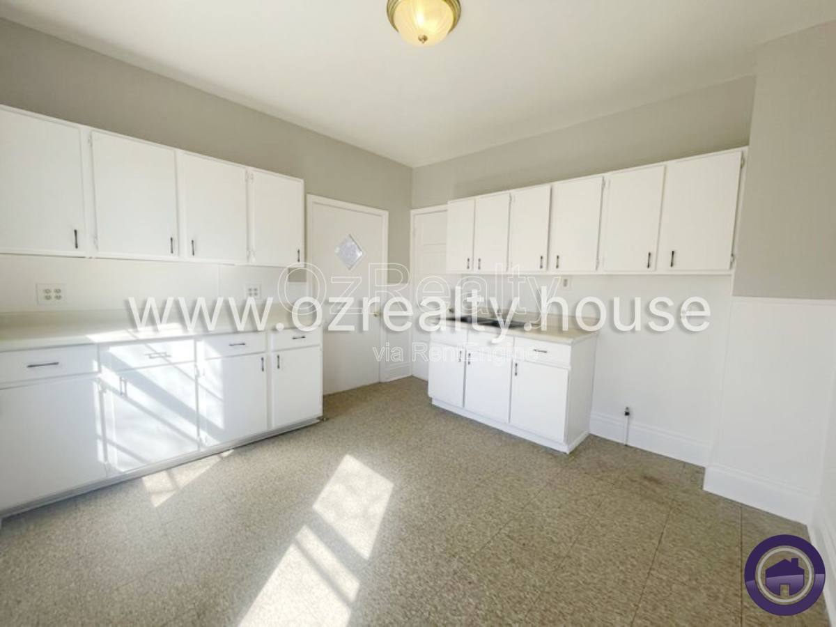 House for rent at 1031 N Michigan St, Toledo, OH 43604