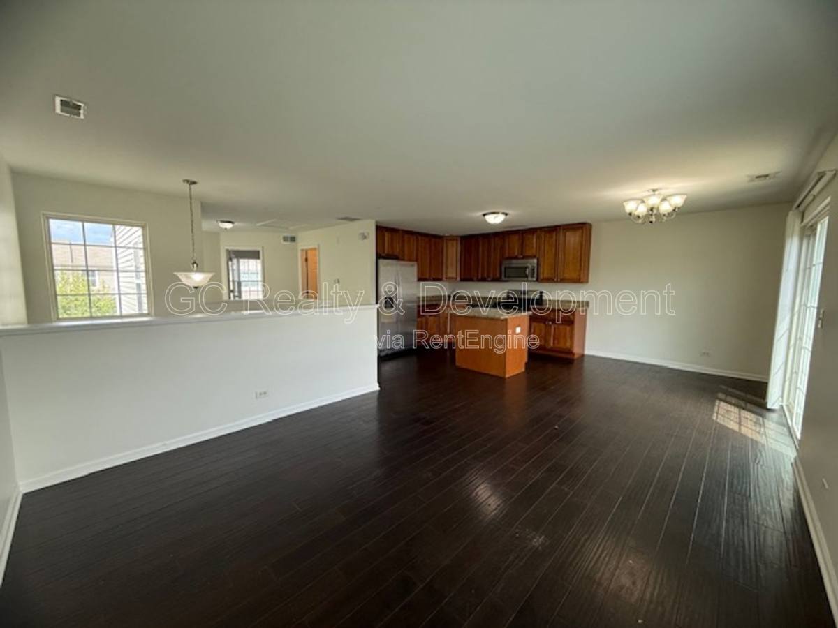 Apartment for rent at 1062 Turin Dr, Hampshire, IL 60140