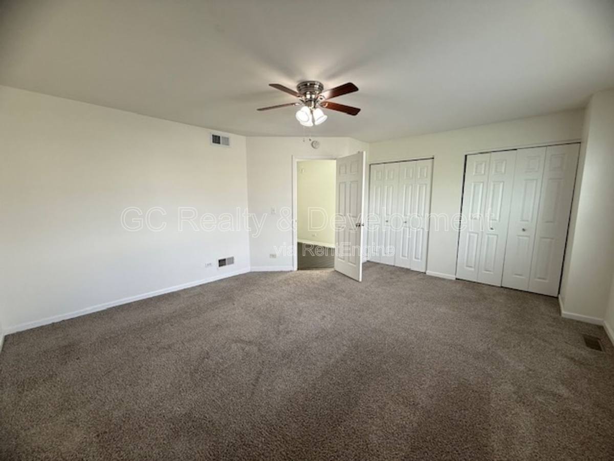 Apartment for rent at 1062 Turin Dr, Hampshire, IL 60140