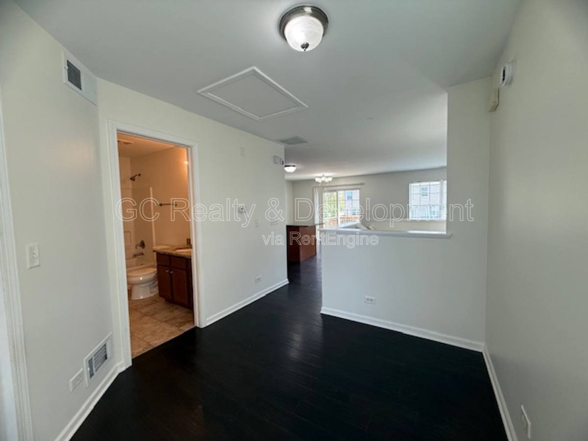 Apartment for rent at 1062 Turin Dr, Hampshire, IL 60140