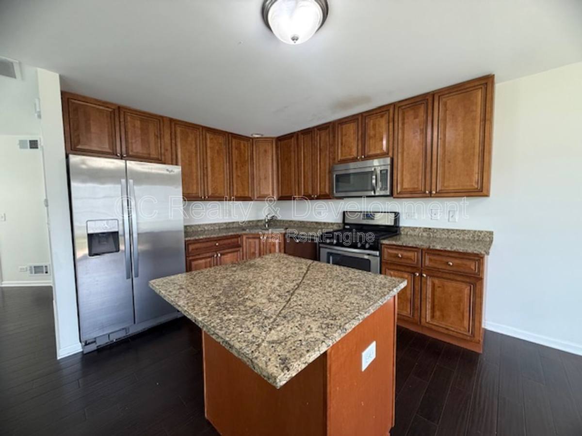 Apartment for rent at 1062 Turin Dr, Hampshire, IL 60140