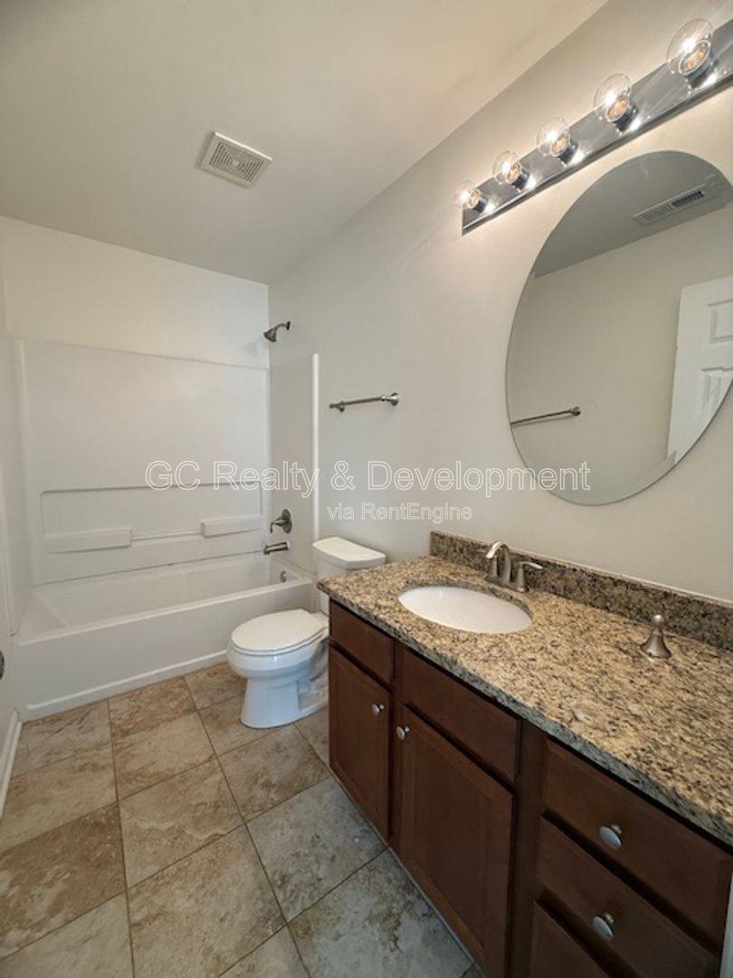 Apartment for rent at 1062 Turin Dr, Hampshire, IL 60140
