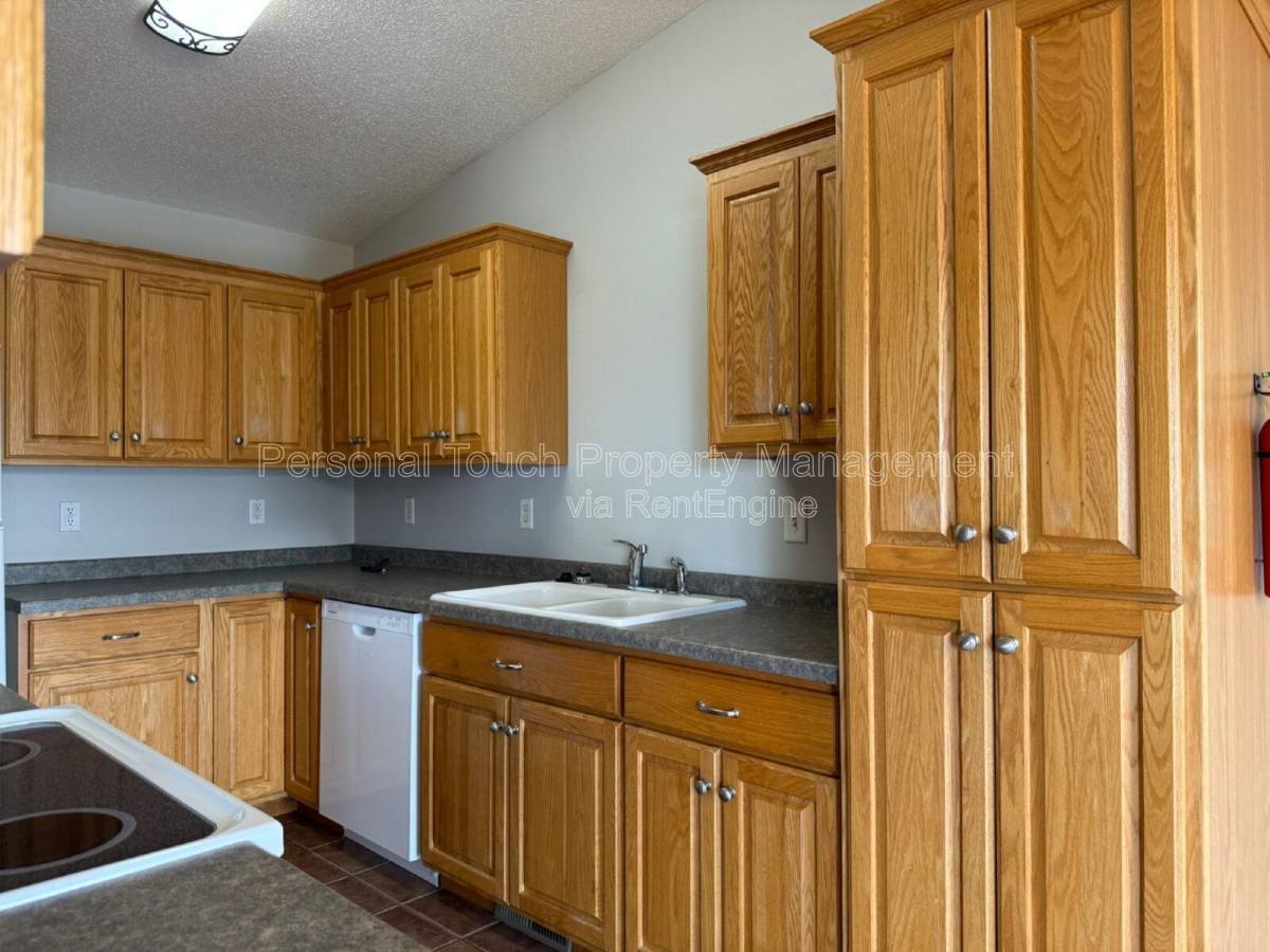 House for rent at 1143 39th Ave S, Moorhead, MN 56560