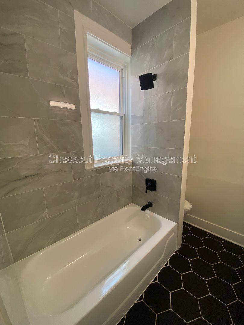 Apartment for rent at 6436 Idaho Ave, Saint Louis, MO 63111