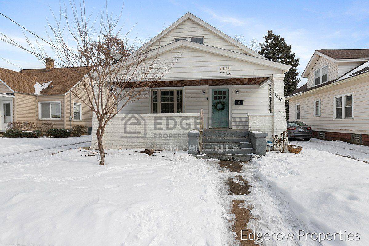 House for rent at 1640 Wendler Ave SW, Wyoming, MI 49509