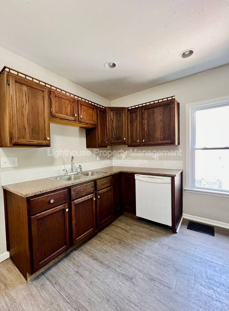 House for rent at 708 Elizabeth St, Kalamazoo, MI 49007