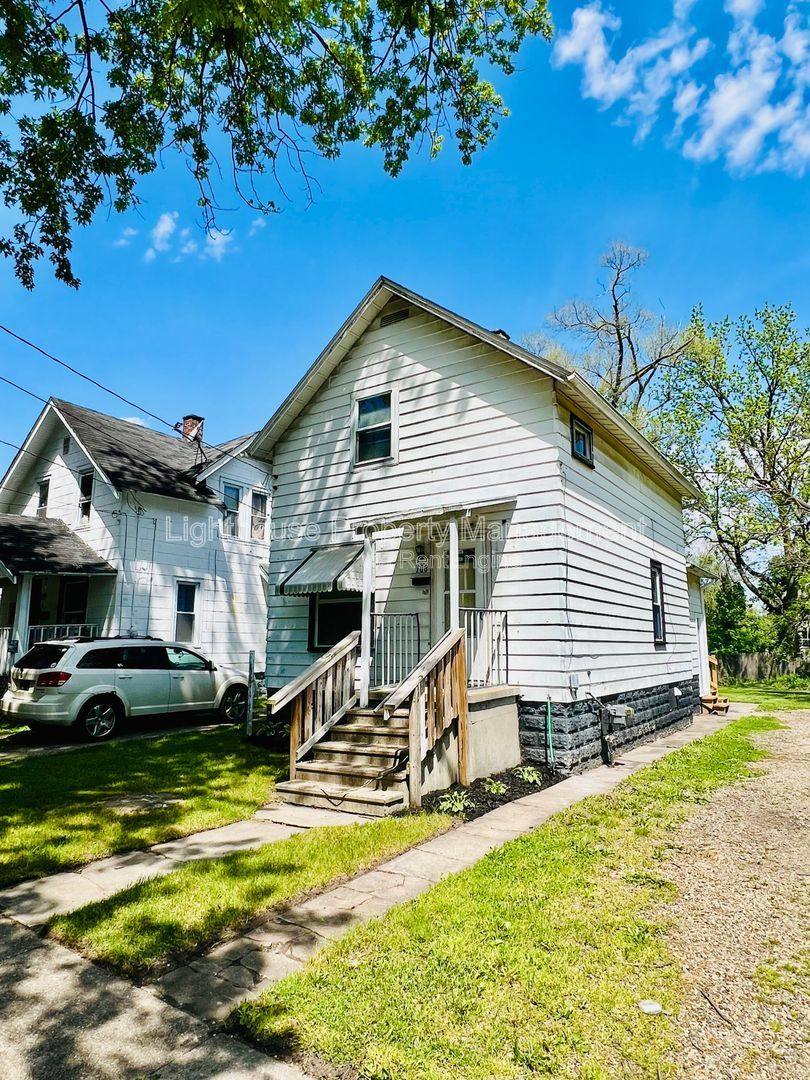 House for rent at 708 Elizabeth St, Kalamazoo, MI 49007