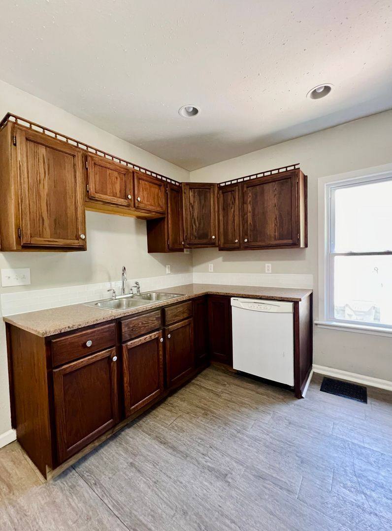 House for rent at 708 Elizabeth St, Kalamazoo, MI 49007