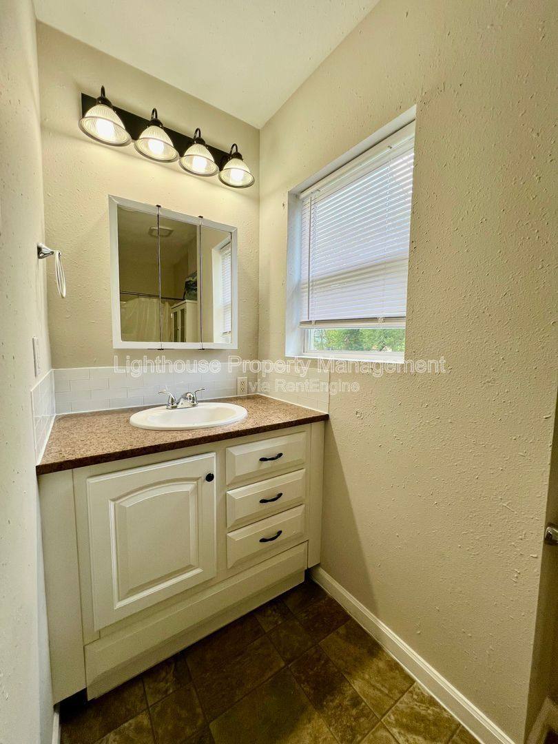 House for rent at 708 Elizabeth St, Kalamazoo, MI 49007