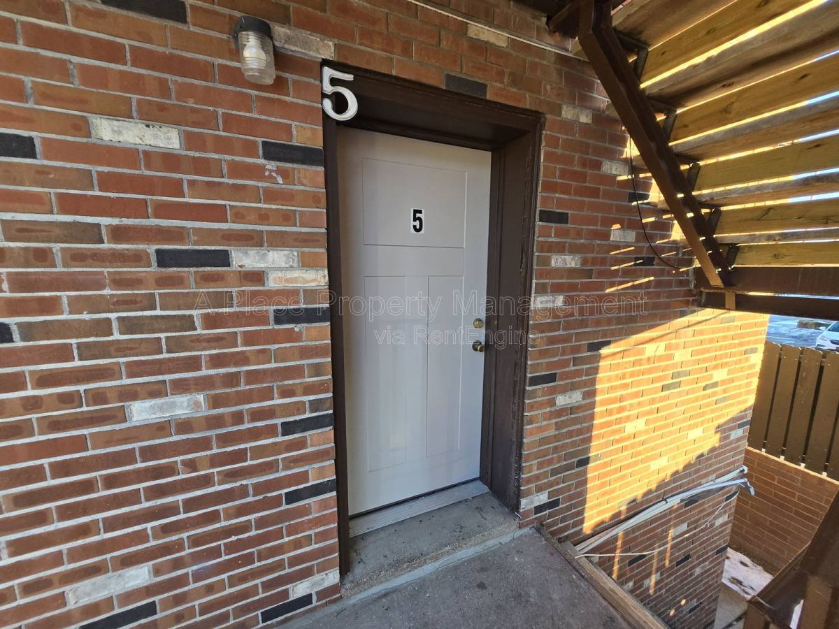 Apartment for rent at 2625 S Big Bend Blvd, Saint Louis, MO 63143