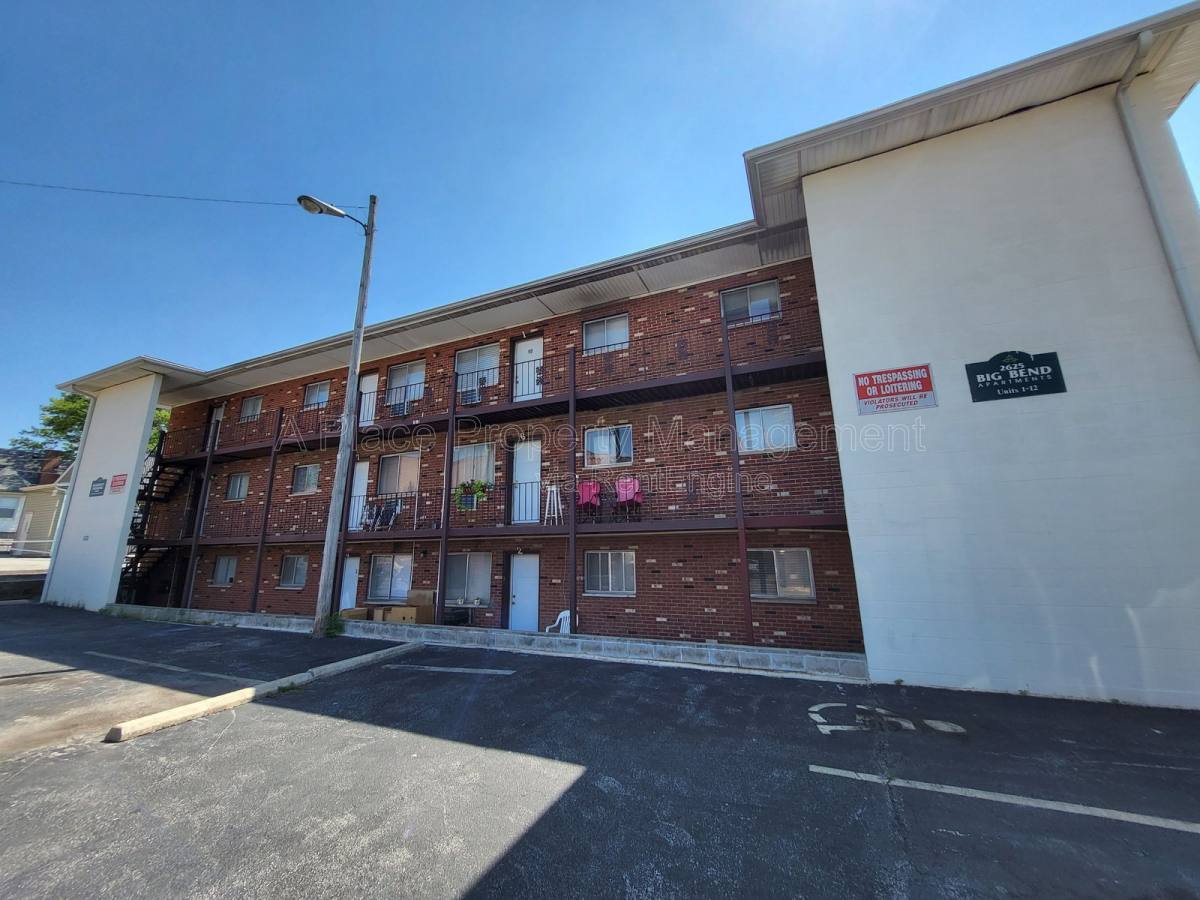 Apartment for rent at 2625 S Big Bend Blvd, Saint Louis, MO 63143