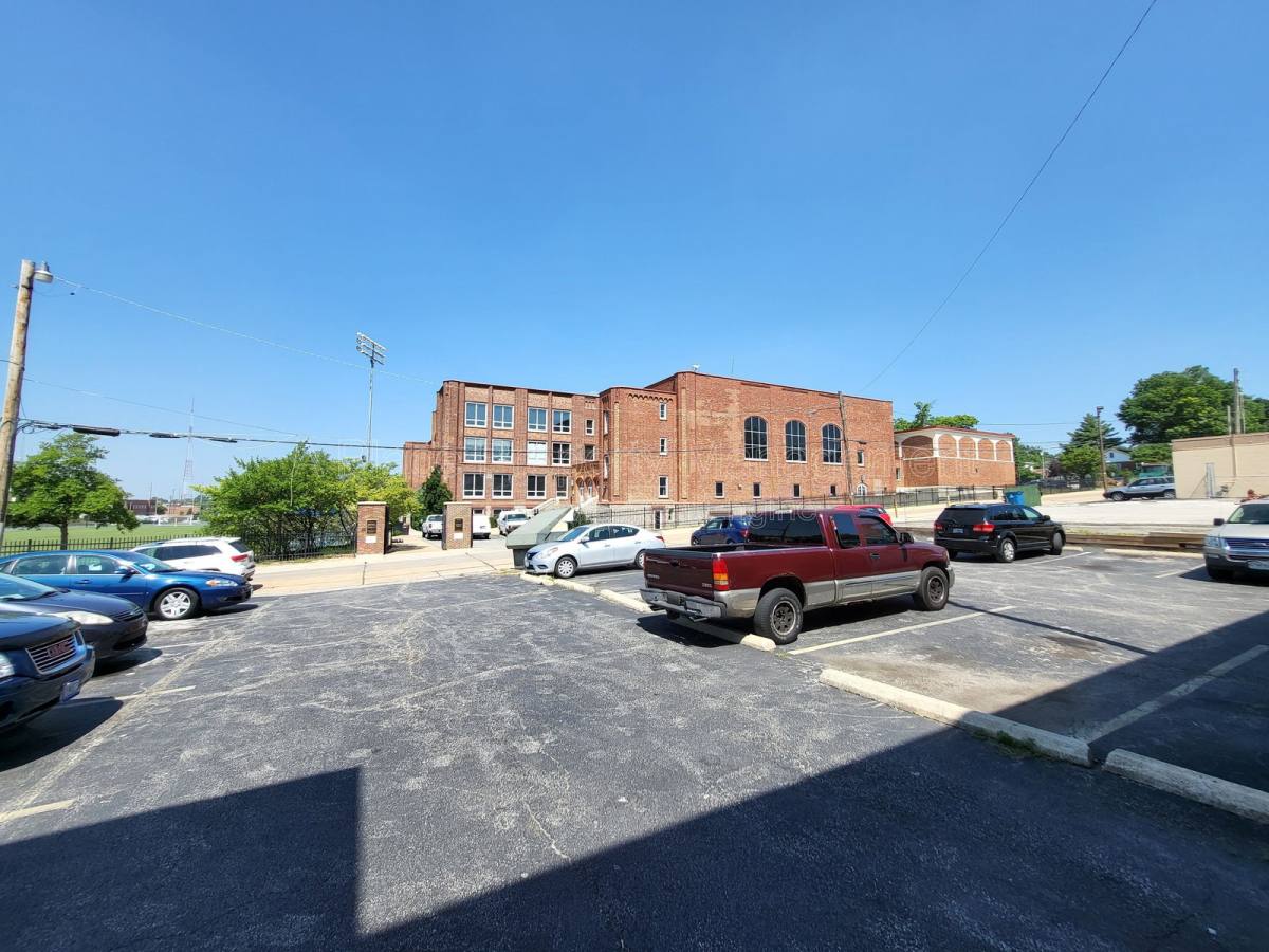 Apartment for rent at 2625 S Big Bend Blvd, Saint Louis, MO 63143