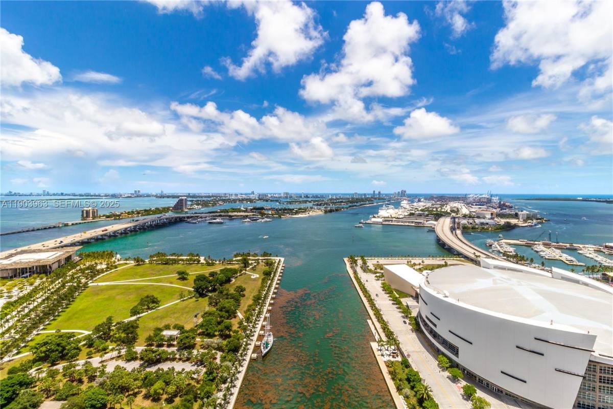 Condo for rent at 888 Biscayne Blvd #3609, Miami, FL 33132