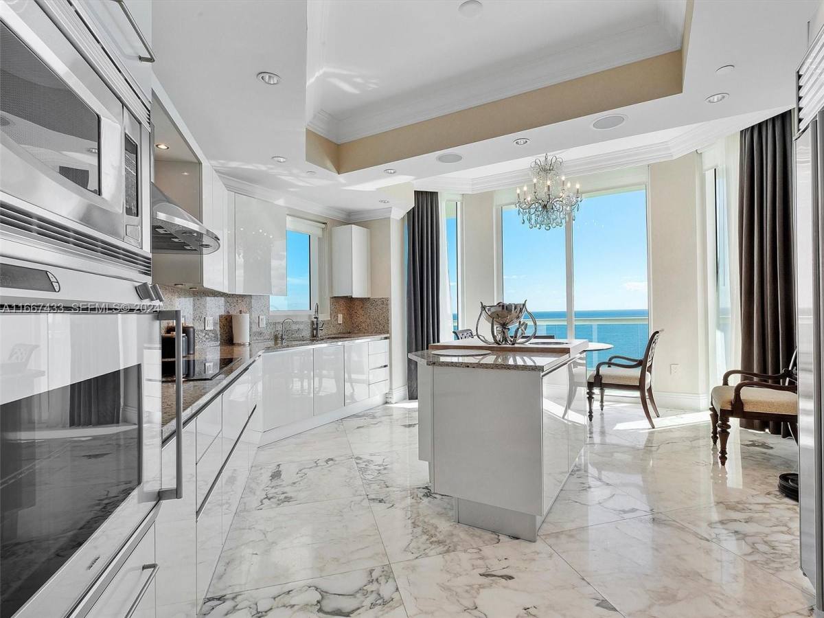 Apartment for rent at 16047 Collins Ave #2602, North Miami Beach, FL 33160
