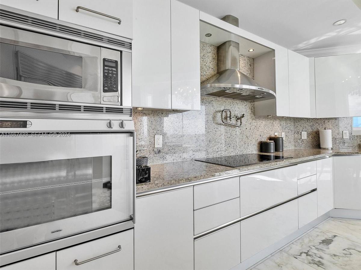 Apartment for rent at 16047 Collins Ave #2602, North Miami Beach, FL 33160