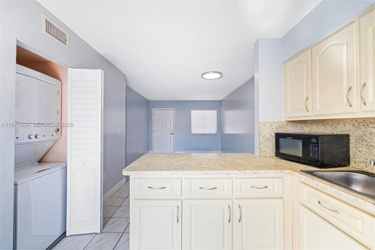 Apartment for rent at 5400 W 21st Court #402, Hialeah, FL 33016