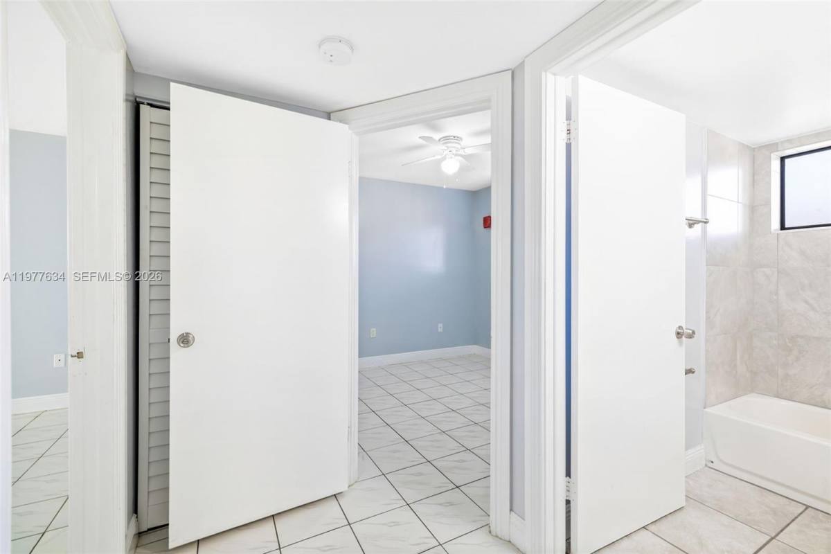 Apartment for rent at 5400 W 21st Court #402, Hialeah, FL 33016