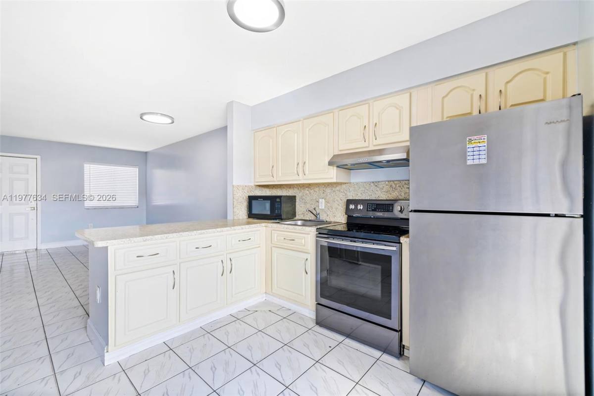 Apartment for rent at 5400 W 21st Court #402, Hialeah, FL 33016