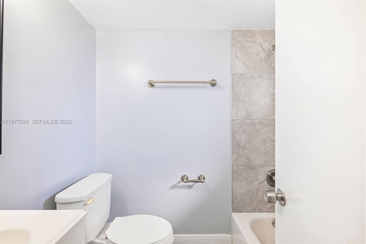 Apartment for rent at 5400 W 21st Court #402, Hialeah, FL 33016