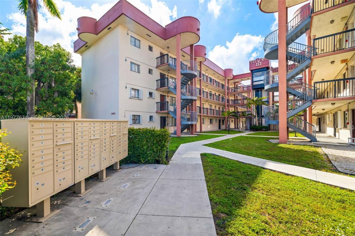 Apartment for rent at 5400 W 21st Court #402, Hialeah, FL 33016