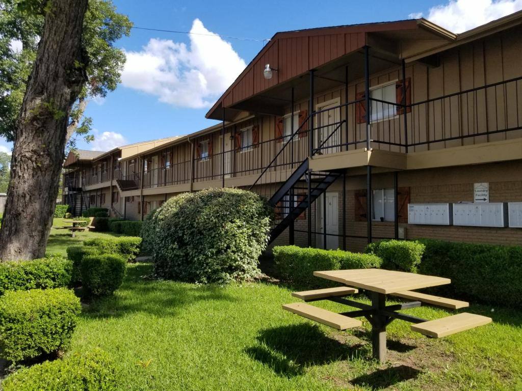 Apartment for rent at 735 S Jackson St #16, Jacksonville, TX 75766