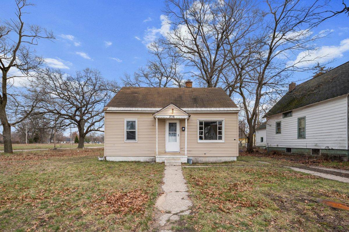 House for rent at 2016 Reynolds St #1, Muskegon, MI 49444