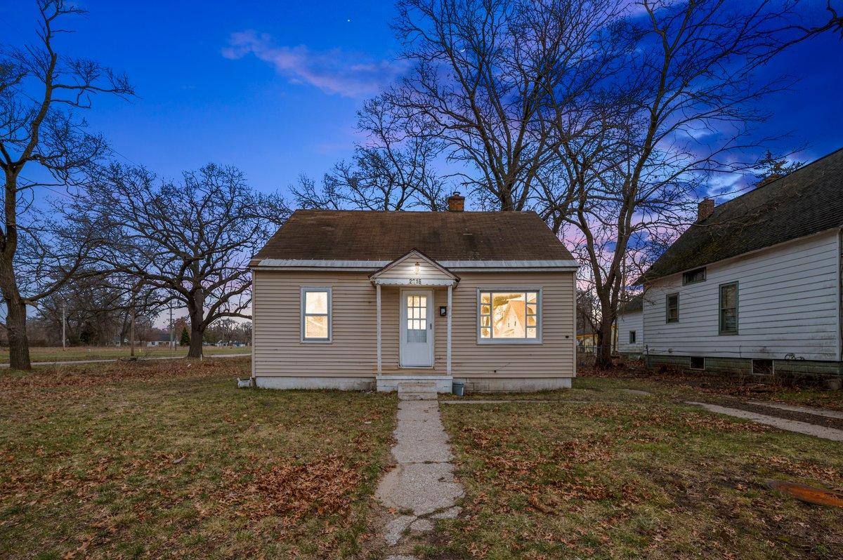 House for rent at 2016 Reynolds St #1, Muskegon, MI 49444