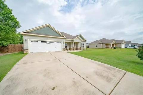 House for rent at 16 Eagles Nest Dr #16 Eagle, Fort Mitchell, AL 36856
