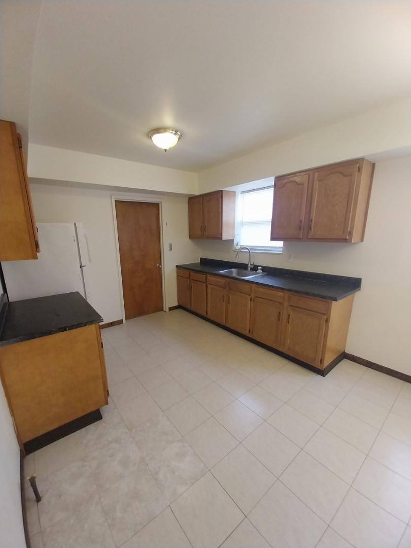 Apartment for rent at 17902 Lake Shore Blvd #3, Cleveland, OH 44119