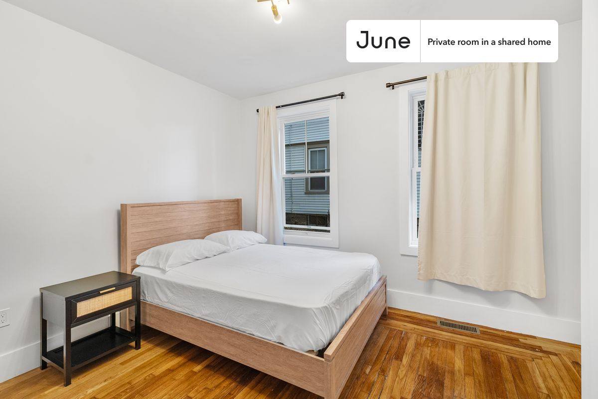 Apartment for rent at 10 Walnut Park, Roxbury, MA 02119