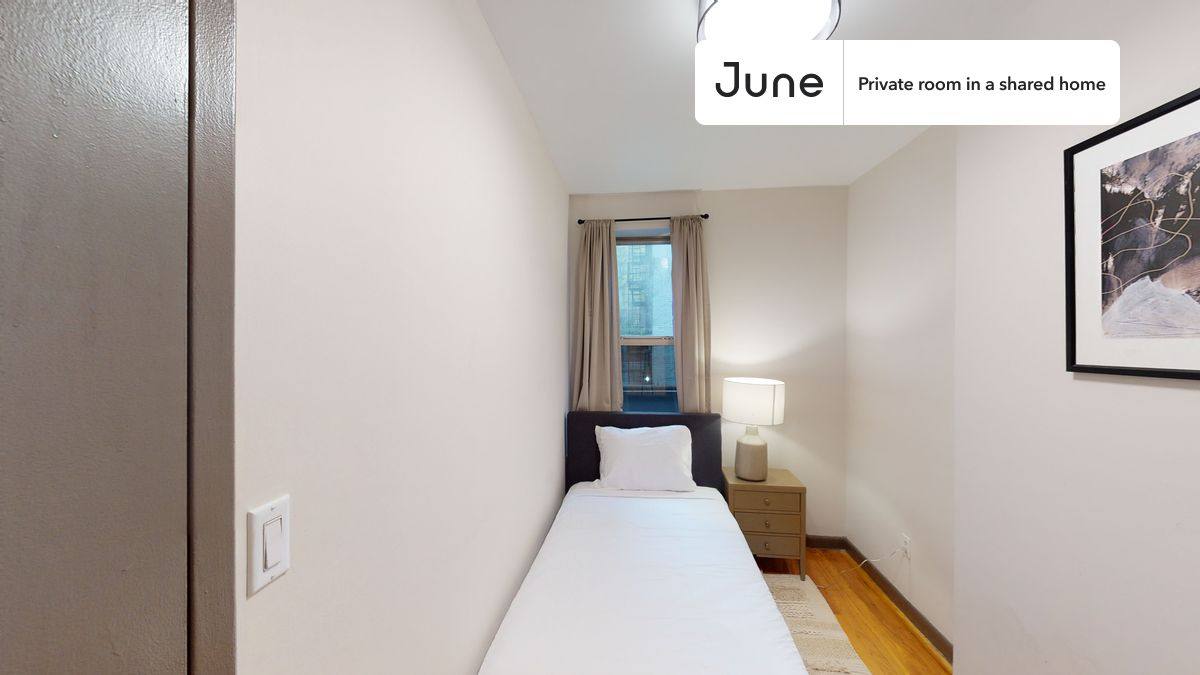 Apartment for rent at 1521 York Ave #B, New York, NY 10028