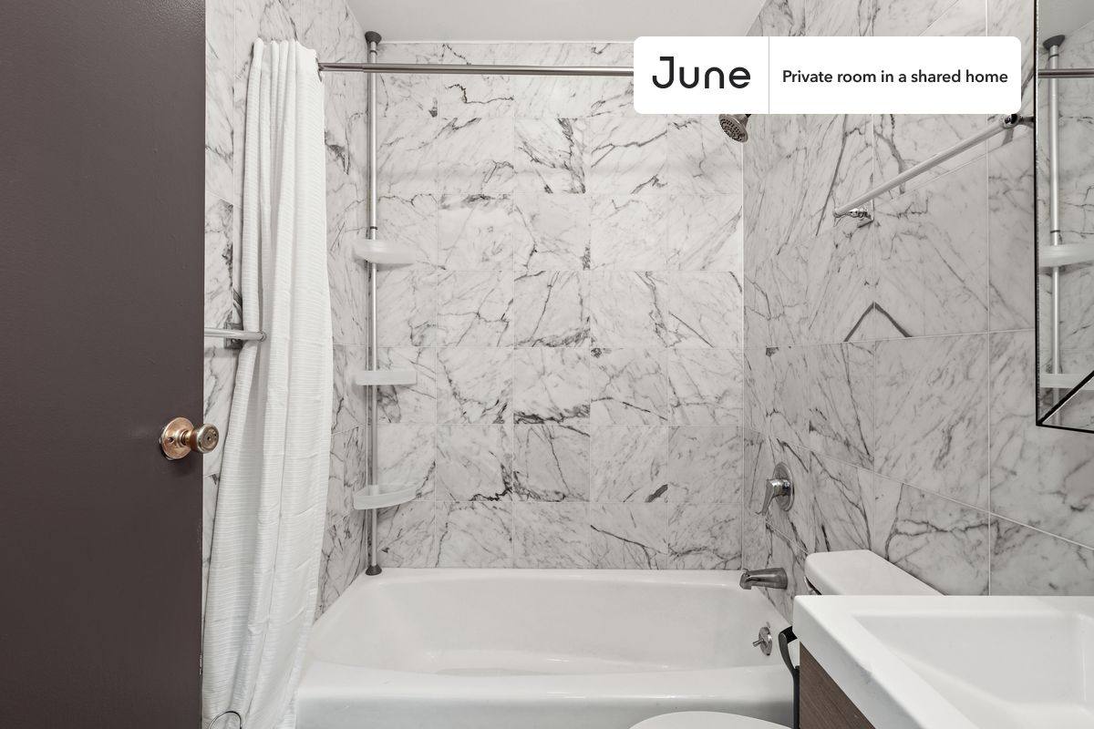 Apartment for rent at 1521 York Ave #B, New York, NY 10028