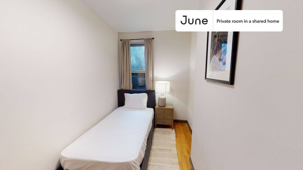 Apartment for rent at 1521 York Ave #B, New York, NY 10028
