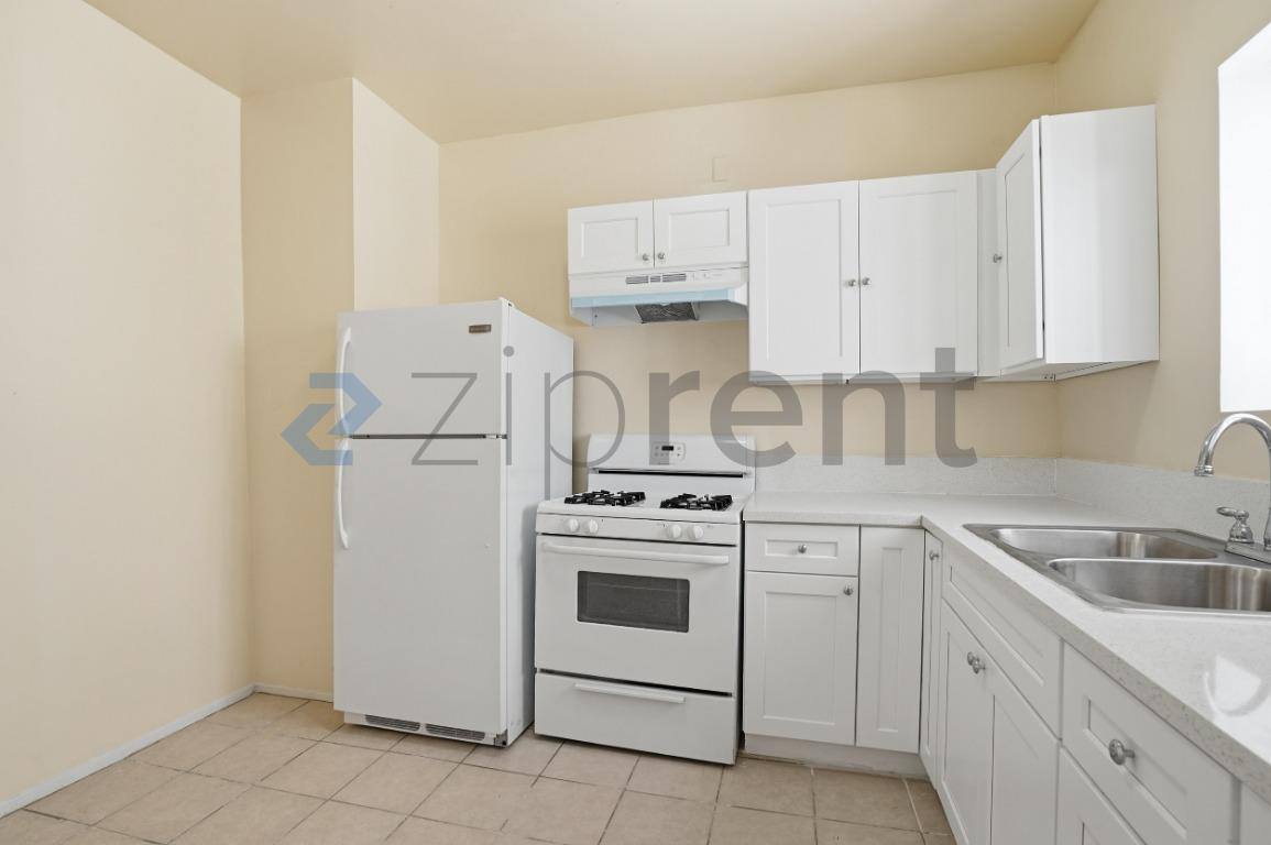 Apartment for rent at 1513 W 12th Place #4, Los Angeles, CA 90015