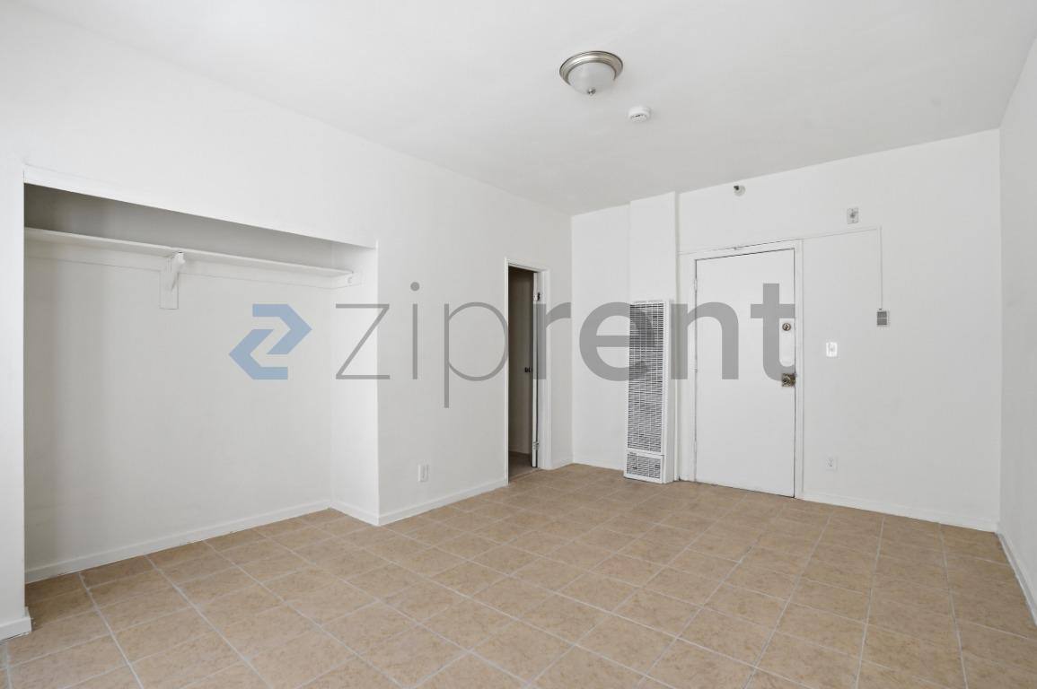 Apartment for rent at 1513 W 12th Place #4, Los Angeles, CA 90015