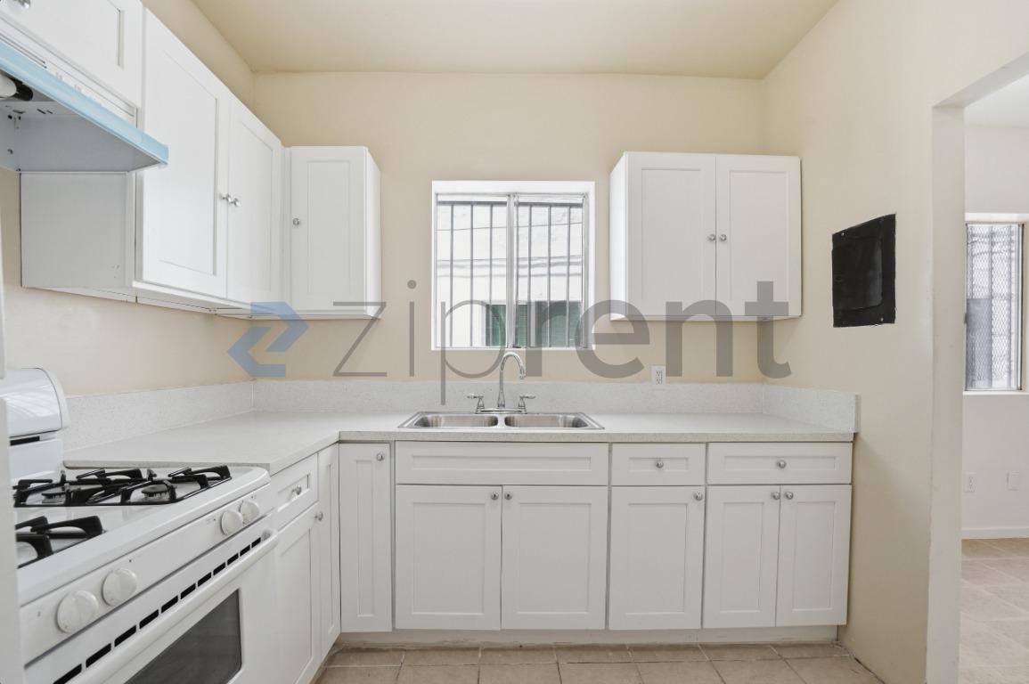 Apartment for rent at 1513 W 12th Place #4, Los Angeles, CA 90015